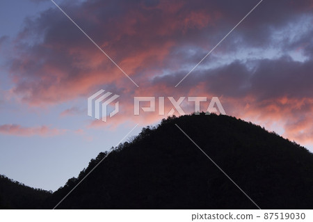 Early January Gifu mountain top and sunrise sky 87519030