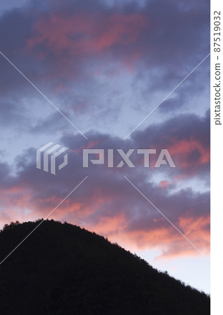 Early January Gifu mountain top and sunrise sky Early January Gifu mountain top and sunrise sky 87519032