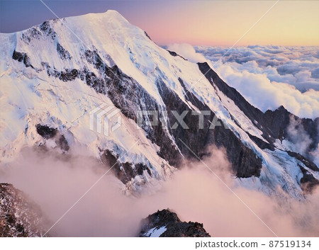 Climbing Mont Blanc, France Climbing Mont Blanc, France 87519134