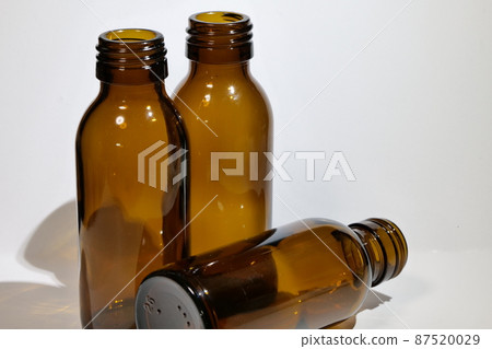 Empty brown bottle 87520029