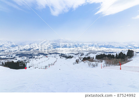 【滑雪場】從穆伊卡滑雪場(新潟縣)遠眺日本100座名山之一的牧畑山 【滑雪場】從穆伊卡滑雪場(新潟縣)遠眺日本100座名山之一的牧畑山 87524992