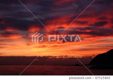 黎明前的吳灣 87525805