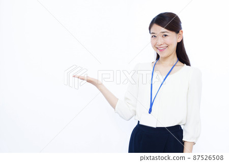 一位三十多歲的女商人介紹 87526508