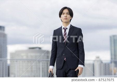 招聘西裝的年輕人求職新員工 87527075