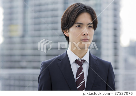 招聘西裝的年輕人求職新員工 87527076