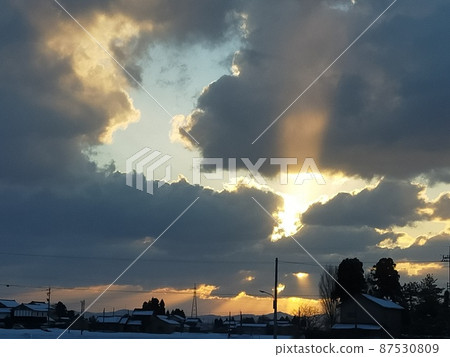 Fantastic sunshine at dusk Fantastic sunshine at dusk 87530809