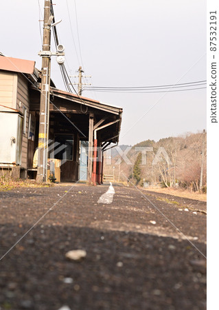 Platform waiting for a train at a rural station Platform waiting for a train at a rural station 87532191