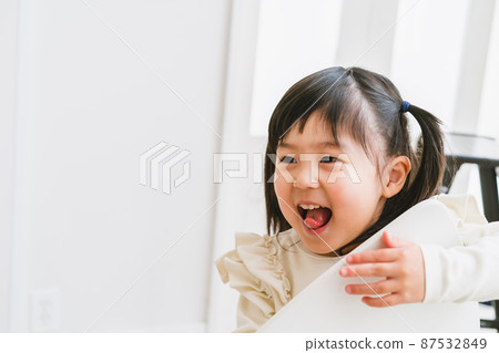 3 years old 87532849