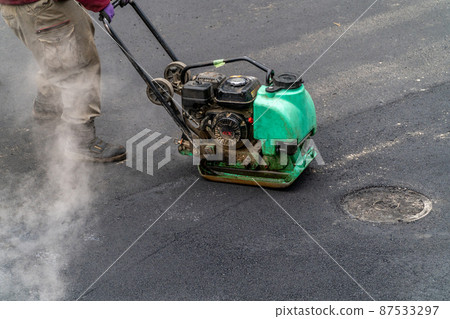 Road pavement asphalt compactor plate compactor rubbing 87533297