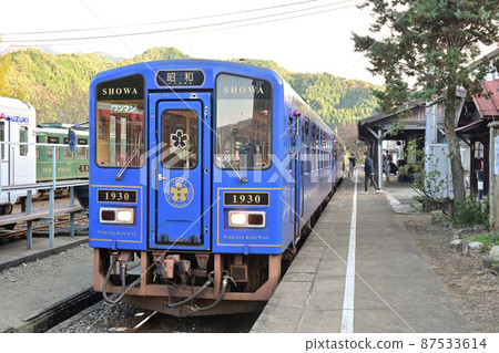 鳥取縣八津郡若狹鐵道觀光列車“昭和”前 87533614