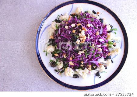 Colorful salad of purple cabbage and cauliflower 87533724