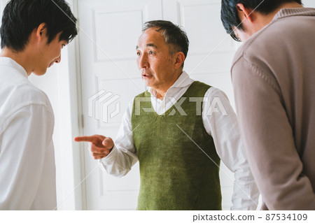 Father preaching 87534109