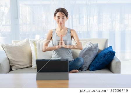 瑜伽在線課生活的女人 瑜伽在線課生活的女人 87536749