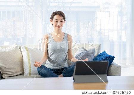 瑜伽在線課生活的女人 瑜伽在線課生活的女人 87536750