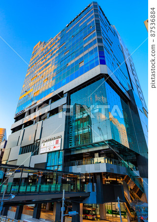 Shibuya Fukurasu, the cityscape of the south exit of Shibuya Station in the early morning of Tokyo 87536884