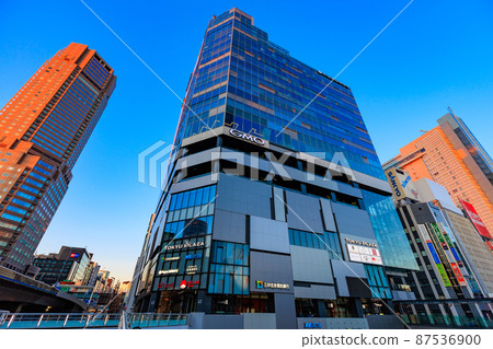 東京清晨澀谷站南口都市風景澀谷福倉和澀谷蔚藍塔 東京清晨澀谷站南口都市風景澀谷福倉和澀谷蔚藍塔 87536900