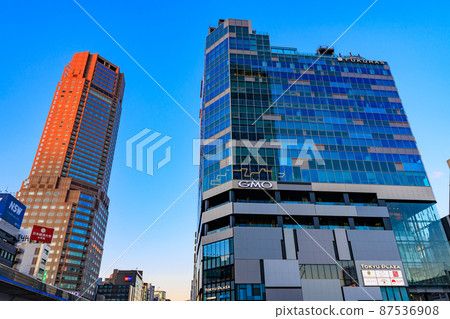 東京清晨澀谷站南口都市風景澀谷福倉和澀谷蔚藍塔 87536908