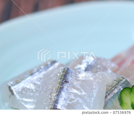 家常簡單的家常“半喙”和“紅鯛魚”刺身 87536976
