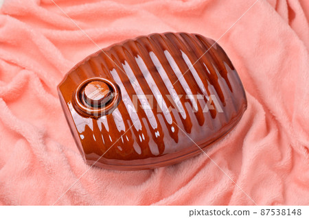 由冬季熱水瓶、熱水瓶、熱水瓶、保溫裝置、睡具、陶器製成。 87538148