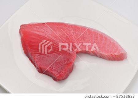Boomerang cut of bluefin tuna, bluefin tuna, bluefin tuna, and bluefin tuna (3 parts of lean, medium toro, and large toro) Sashimi for sashimi. 87538652