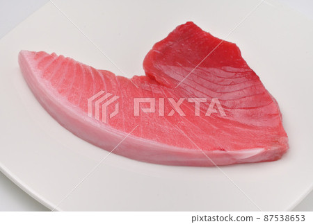 藍鰭金槍魚、藍鰭金槍魚、藍鰭金槍魚和藍鰭金槍魚的迴旋鏢切塊(3 份瘦肉、中魚和大魚)生魚片生魚片。 藍鰭金槍魚、藍鰭金槍魚、藍鰭金槍魚和藍鰭金槍魚的迴旋鏢切塊(3 份瘦肉、中魚和大魚)生魚片生魚片。 87538653