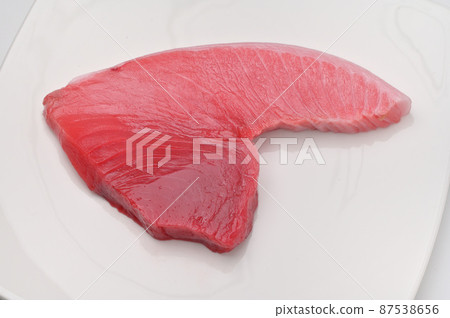 Boomerang cut of bluefin tuna, bluefin tuna, bluefin tuna, and bluefin tuna (3 parts of lean, medium toro, and large toro) Sashimi for sashimi. 87538656