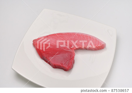 Boomerang cut of bluefin tuna, bluefin tuna, bluefin tuna, and bluefin tuna (3 parts of lean, medium toro, and large toro) Sashimi for sashimi. 87538657