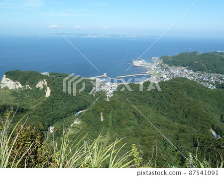 Hamakanaya cityscape and Tokyo Bay seen from the summit of Mt. Nokogiri (Kyonan Town, Chiba Prefecture) Hamakanaya cityscape and Tokyo Bay seen from the summit of Mt. Nokogiri (Kyonan Town, Chiba Prefecture) 87541091
