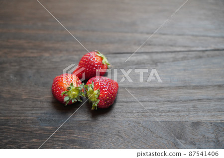 草莓 87541406