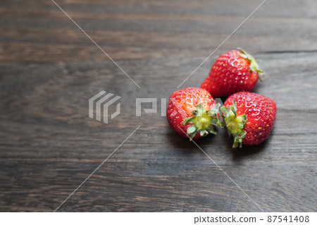草莓 87541408