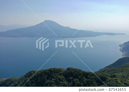 從鹿兒島市寺山公園上空的空中鳥瞰圖 從鹿兒島市寺山公園上空的空中鳥瞰圖 87541653