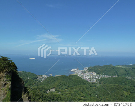 Hamakanaya cityscape and Tokyo Bay seen from the summit of Mt. Nokogiri (Kyonan Town, Chiba Prefecture) Hamakanaya cityscape and Tokyo Bay seen from the summit of Mt. Nokogiri (Kyonan Town, Chiba Prefecture) 87541798