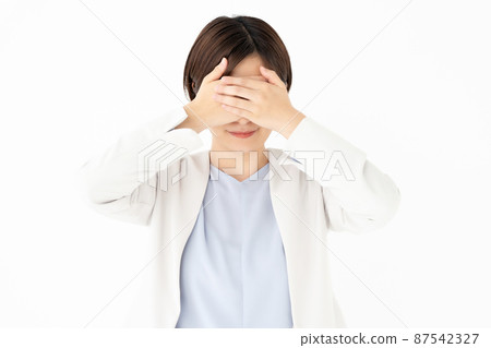 A woman who covers her eyes A woman who covers her eyes 87542327