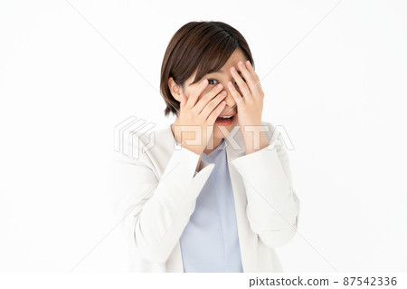 遮住眼睛的女人 87542336