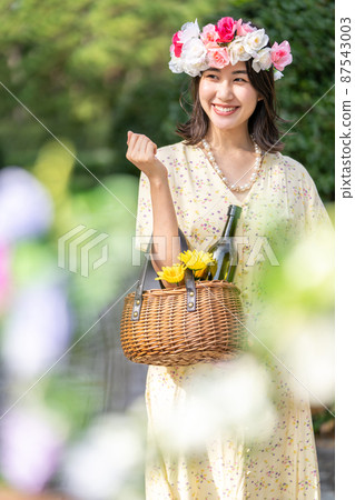 戶外婚禮，花冠，女新娘，微笑，幸福 87543003
