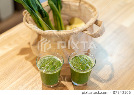 Eating habits, fruits, vegetables, smoothies, organic life 87543106
