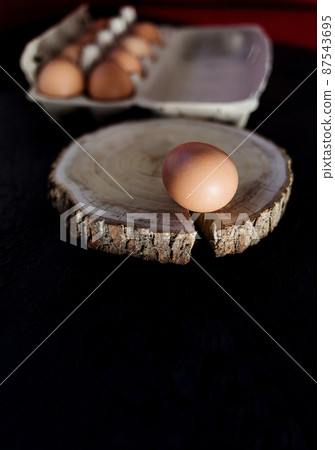 Raw eggs on wooden 87543695