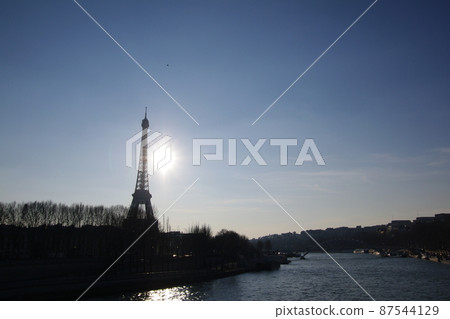 Eiffel tower over the Seine Eiffel tower over the Seine 87544129