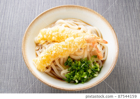 蝦天婦羅蓋飯烏冬面（冷）。 87544159