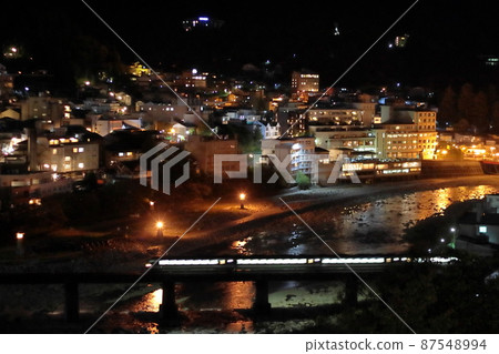 下呂溫泉街(岐阜縣)的夜景 下呂溫泉街(岐阜縣)的夜景 87548994