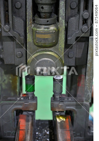 沖床,自動打孔機,打孔,工廠,製造業 沖床,自動打孔機,打孔,工廠,製造業 87549064