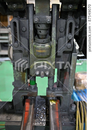 沖床，自動打孔機，打孔，工廠，製造業 87549070