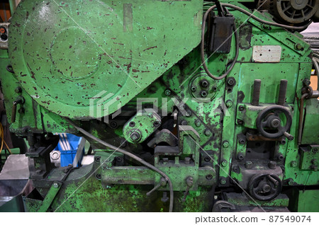 沖床、自動打孔機、設備後、工廠、製造業 沖床、自動打孔機、設備後、工廠、製造業 87549074