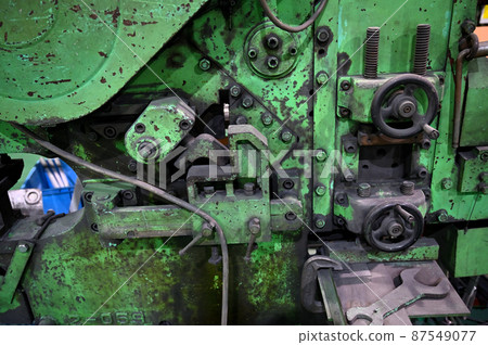 沖床、自動打孔機、設備背面、調節手柄、工廠、製造業 沖床、自動打孔機、設備背面、調節手柄、工廠、製造業 87549077