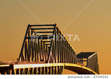Tokyo Gate Bridge shining in the setting sun Tokyo Gate Bridge shining in the setting sun 87549591