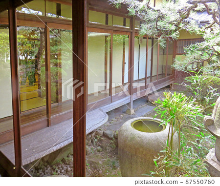 日本房屋的門廊和花園 87550760