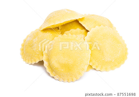 ravioli with spinach and ricotta isolated 87551698