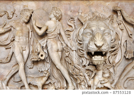 Bas-relief and sculpture of ancient Roman Gods and a lion head Bas-relief and sculpture of ancient Roman Gods and a lion head 87553128