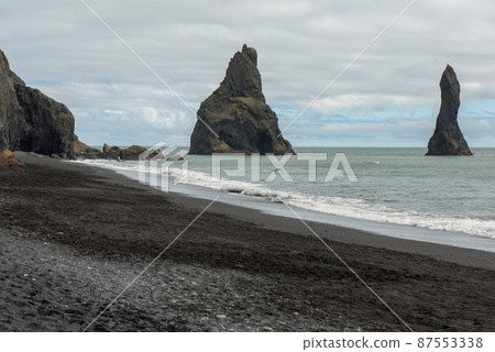 Reynisdrangar basalt sea stacks, Iceland Reynisdrangar basalt sea stacks, Iceland 87553338