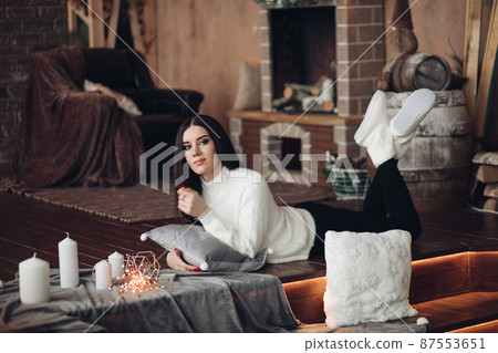 Gorgeous girl with long dark hair with little Gorgeous girl with long dark hair with little 87553651